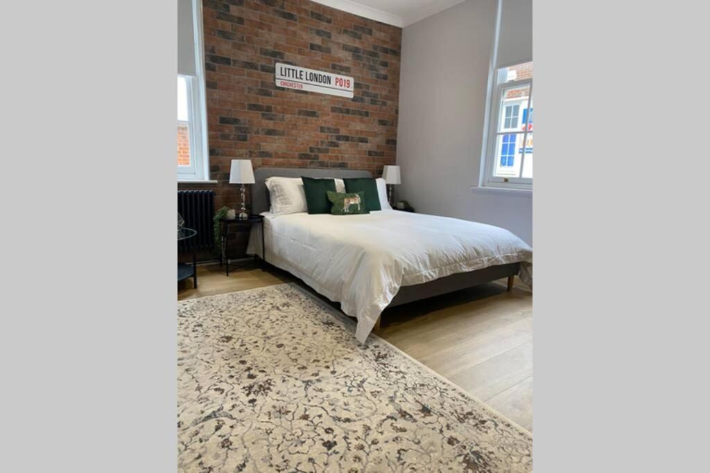City Centre Entire Studio Apartment Chichester Exterior foto