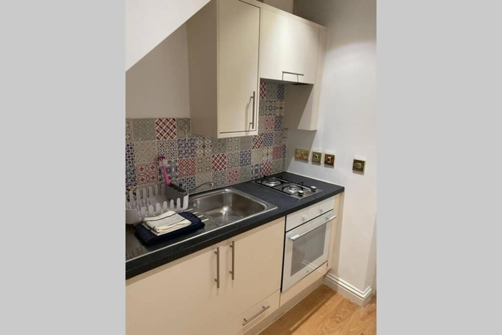 City Centre Entire Studio Apartment Chichester Exterior foto